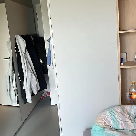 1 Im Studenten Wohnheim דירה